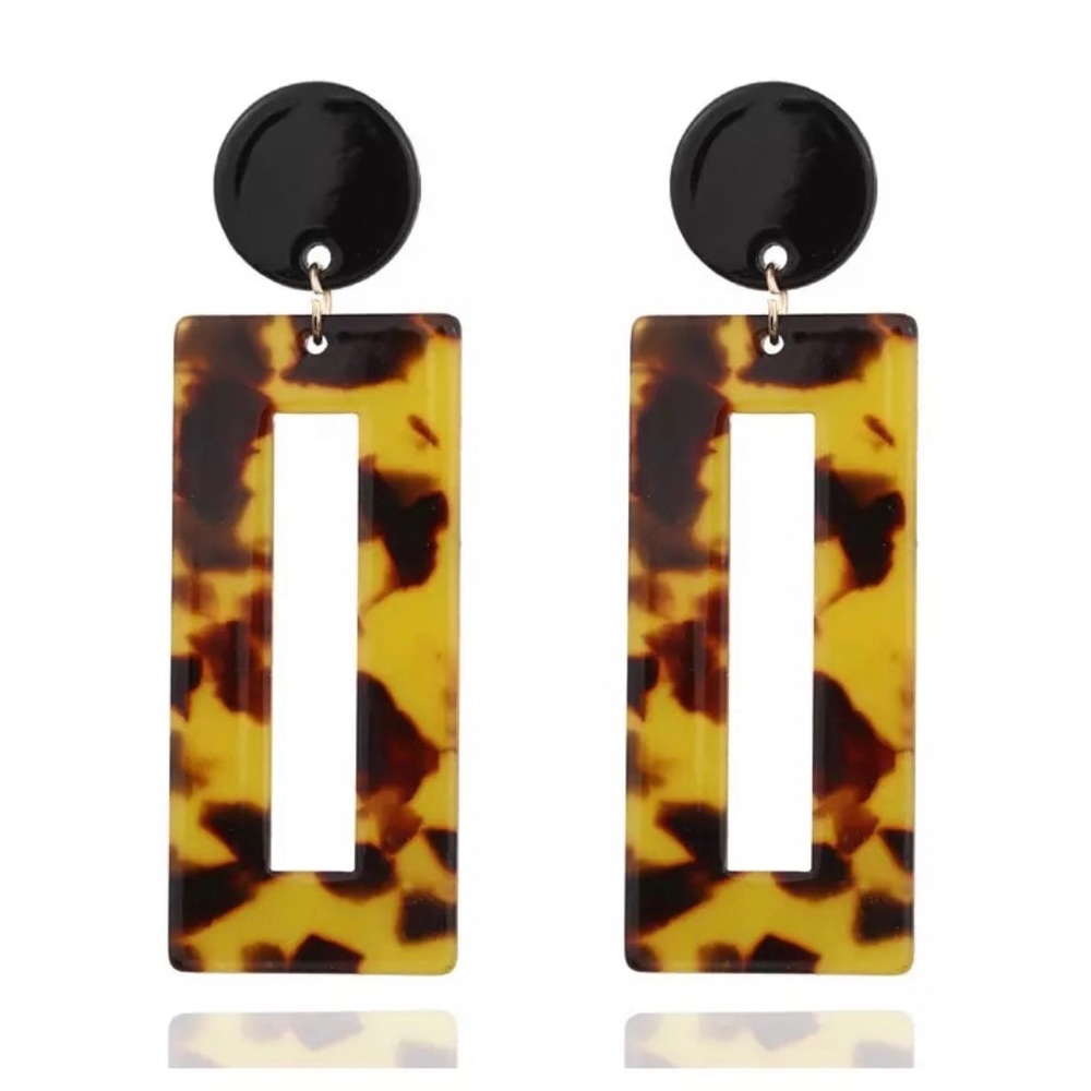 3 for $27 ❤️ Tortoise drop earrings